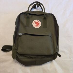 Fjällräven Kånken Classic Backpack Olive Green Fox Logo Sweden Vinylon Gorpcore